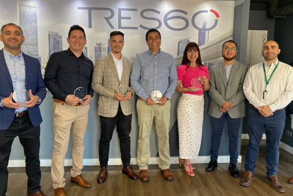 Equipo TRES60 con premio ACHS